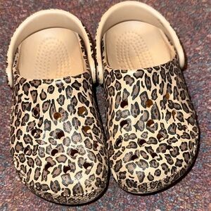 Crocs toddler 8/9 cheetah